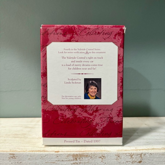 90s Hallmark Keepsake Yuletide Central #4 Tin Ornament Collector’s Series | 1997 - Picture 11 of 11